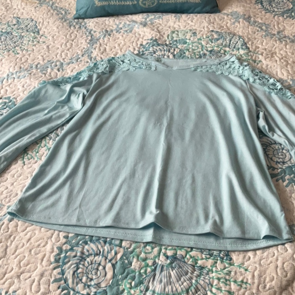 Elegant Lace Shoulder Women's Long Sleeve Top - Light Blue